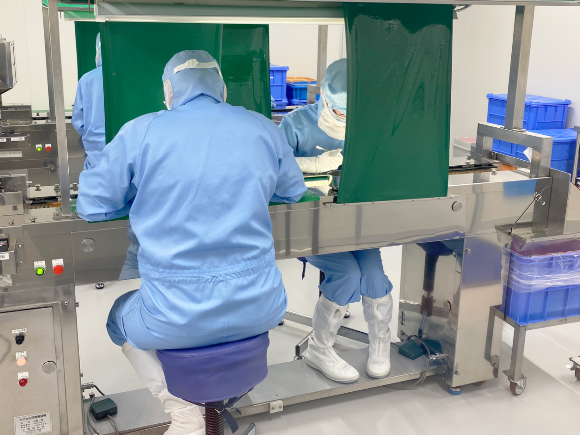 目視検査機（透明皮膜）